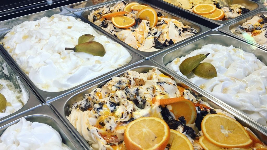 Come arredare una gelateria e vendere il gusto